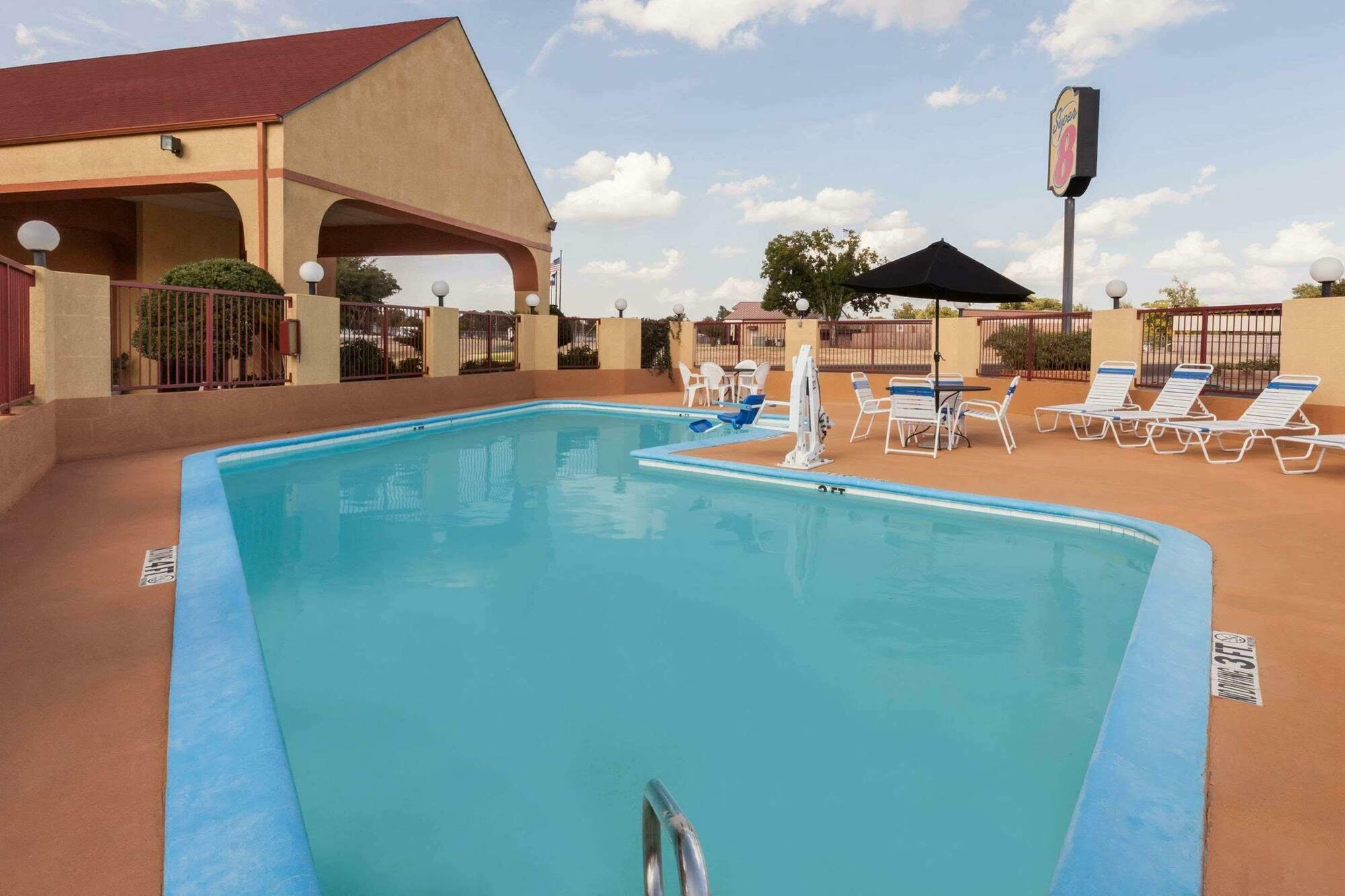 Super 8 By Wyndham Athens Tx Hotel Екстериор снимка